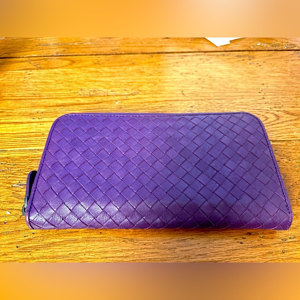 Bottega Veneta
Intrecciato Weave Leather Continental Wallet